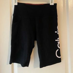 Calvin Klein legging shorts 🤍 Size S